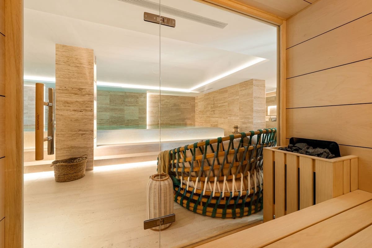 6 bedroom Villa for sale in Nueva Andalucia - € 8,650,000 (Ref: 9026826)