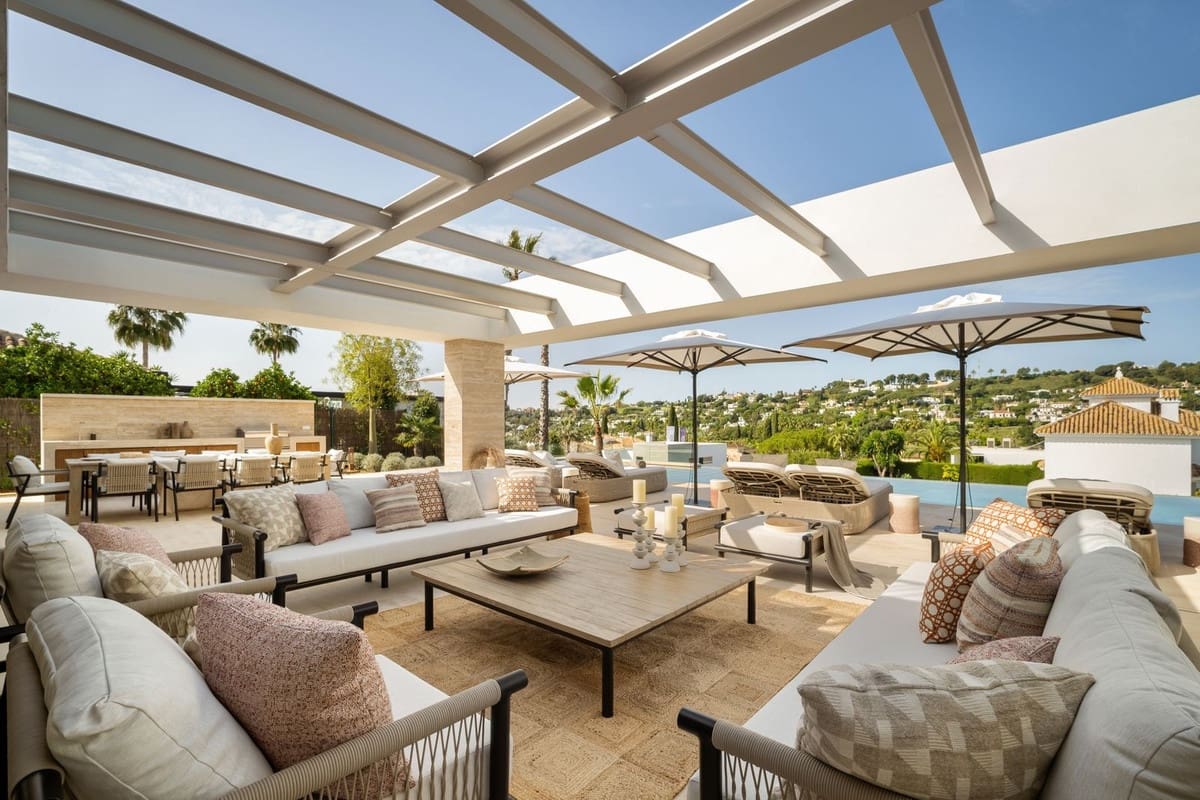 6 bedroom Villa for sale in Nueva Andalucia - € 8,650,000 (Ref: 9026826)