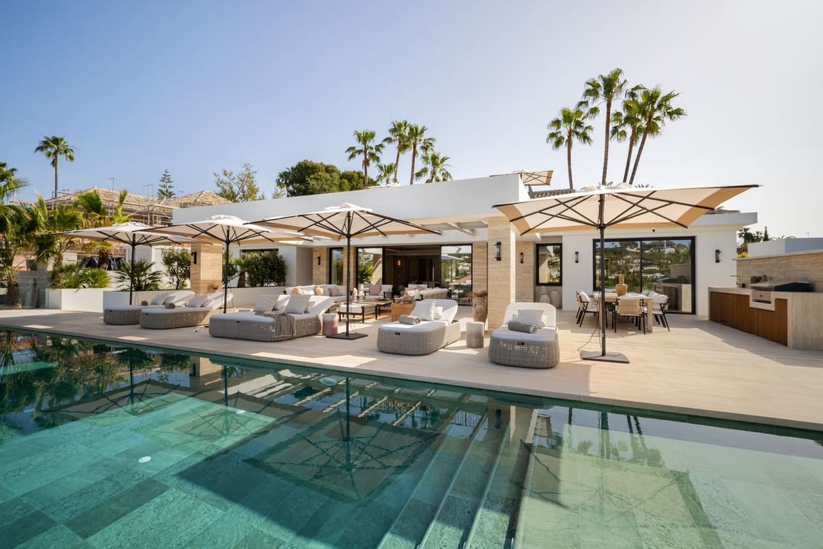 6 bedroom Villa for sale in Nueva Andalucia - € 8,650,000 (Ref: 9026826)