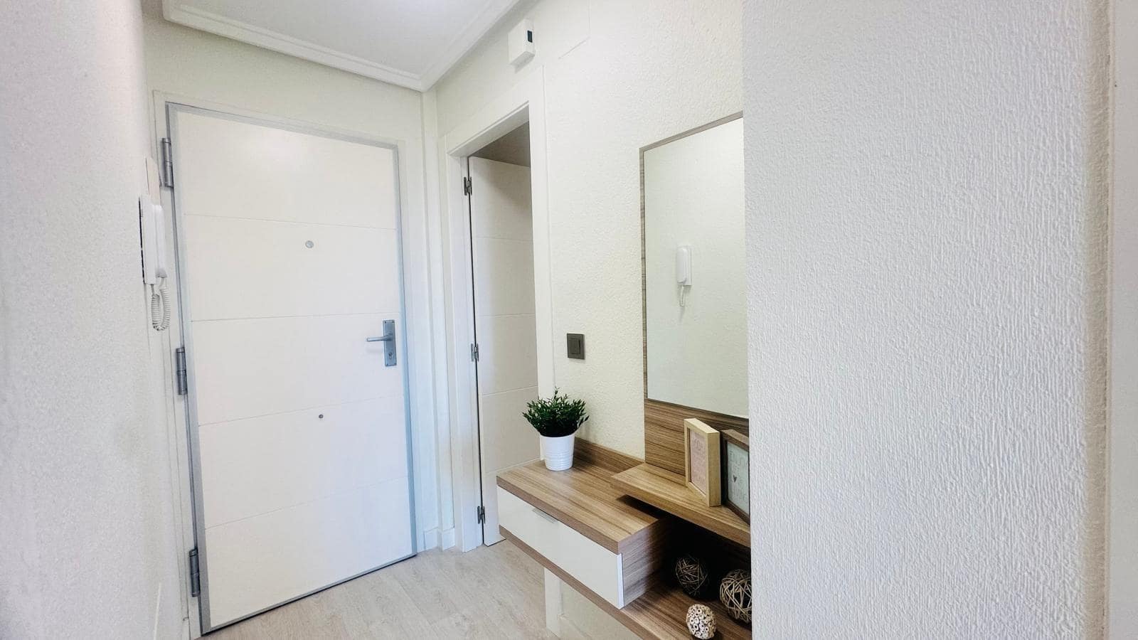 2 makuuhuone Huoneisto myytävänä paikassa Torrevieja mukana uima-altaan 
autotalli - 178 900 € (Ref: 9028470)