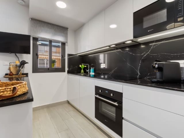 3 sovrum Lägenhet till salu i Las Piscinas Naturales, Torrevieja - 299 900 € (Ref: 9034490)