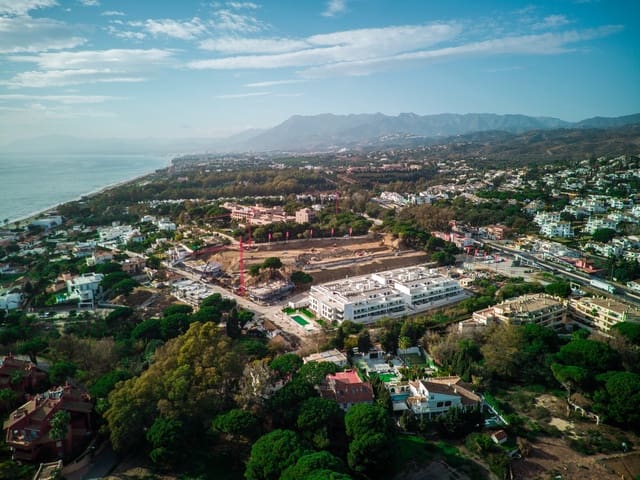 3 quarto Moradia Geminada para venda em Real de Zaragoza, Marbella com piscina - 1 900 000 € (Ref: 9036577)