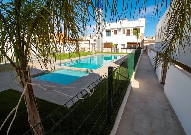 3 quarto Moradia para venda em Pinar de Campoverde, Pilar de la Horadada com piscina - 354 900 € (Ref: 9038233)