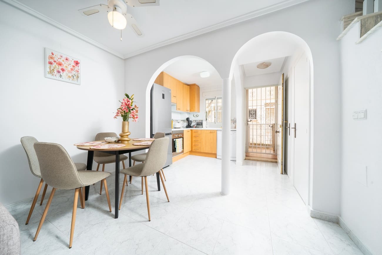 4 soverom Hus til salgs i Orihuela Costa med svømmebasseng garasje - € 220 000 (Ref: 9042225)