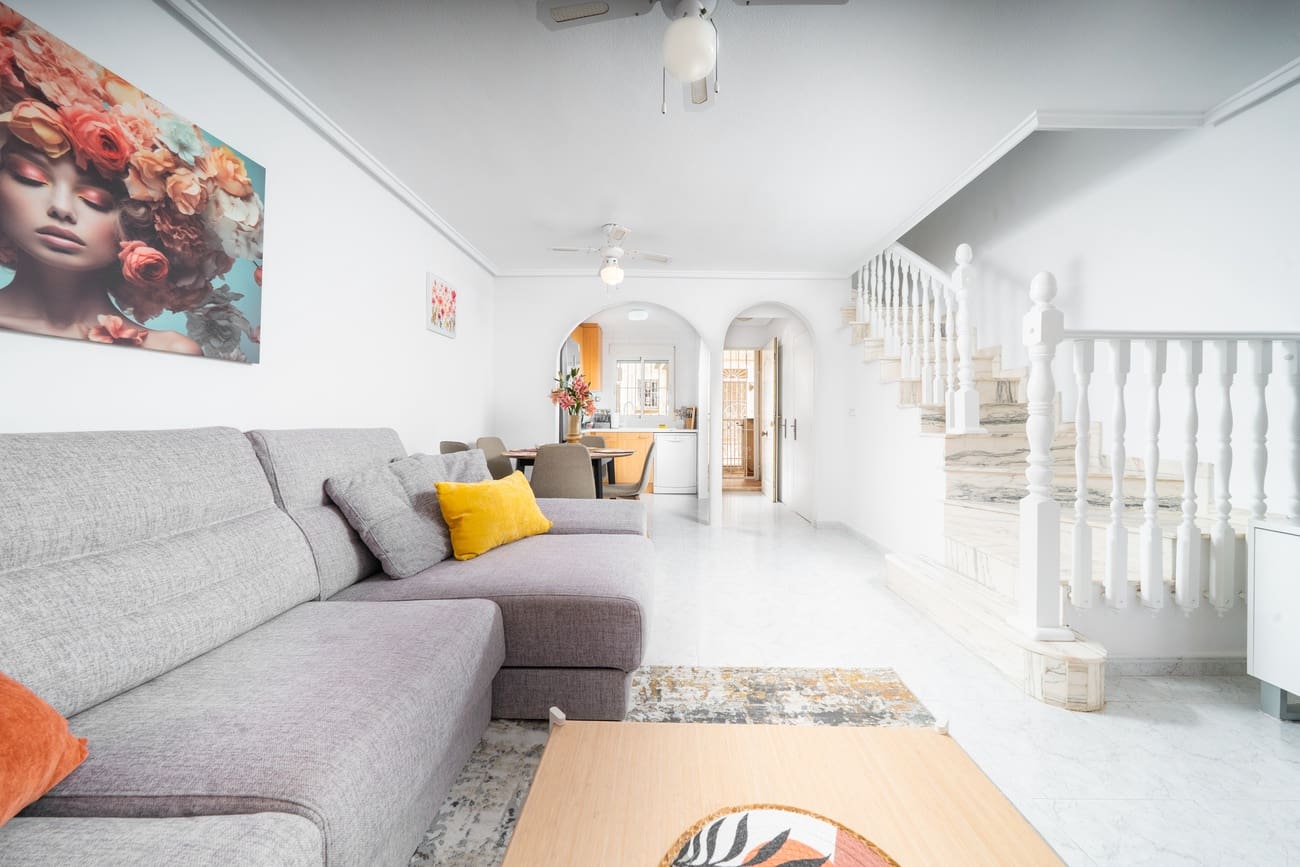 4 soverom Hus til salgs i Orihuela Costa med svømmebasseng garasje - € 220 000 (Ref: 9042225)