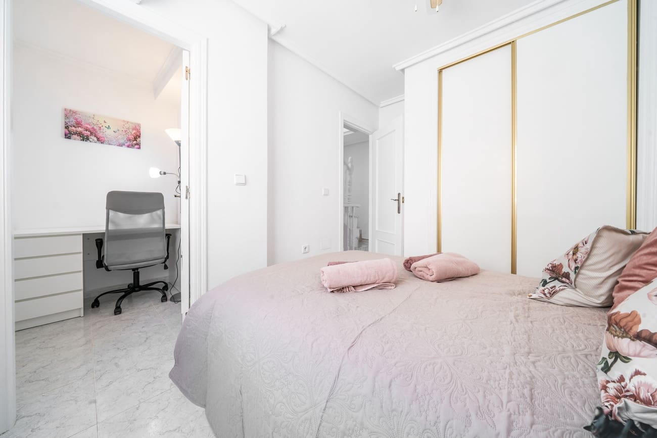 4 soverom Hus til salgs i Orihuela Costa med svømmebasseng garasje - € 220 000 (Ref: 9042225)