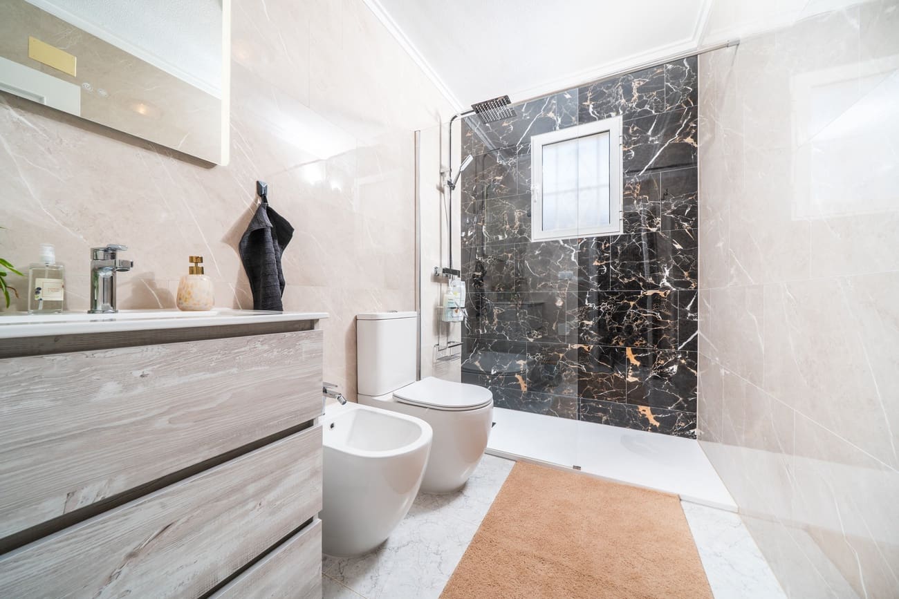 4 soverom Hus til salgs i Orihuela Costa med svømmebasseng garasje - € 220 000 (Ref: 9042225)