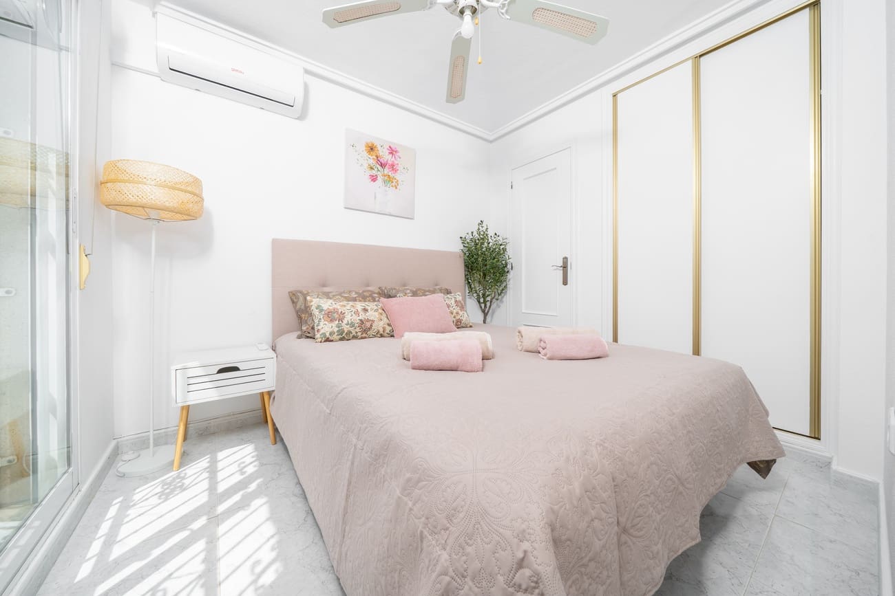 4 soverom Hus til salgs i Orihuela Costa med svømmebasseng garasje - € 220 000 (Ref: 9042225)