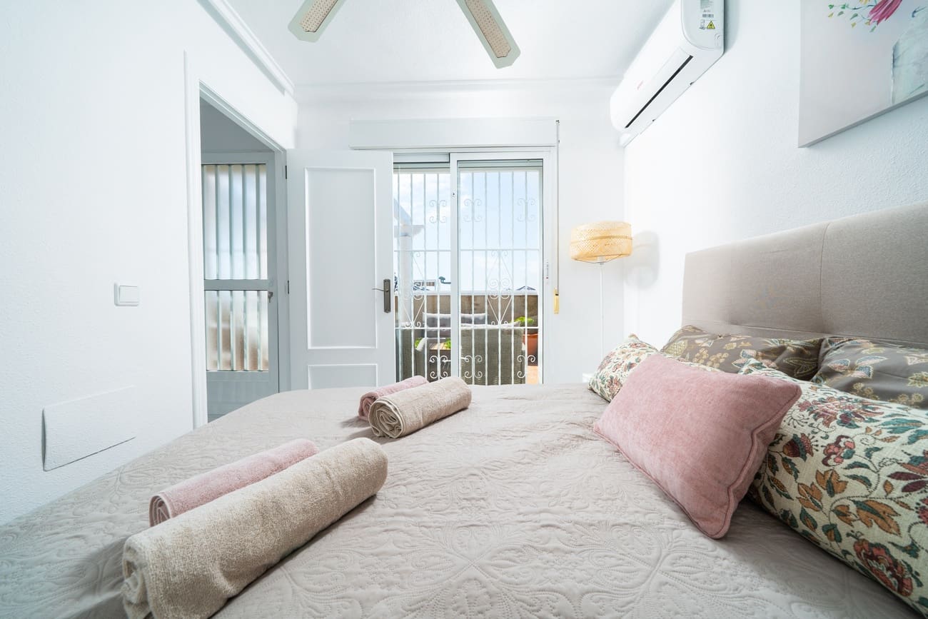 4 soverom Hus til salgs i Orihuela Costa med svømmebasseng garasje - € 220 000 (Ref: 9042225)