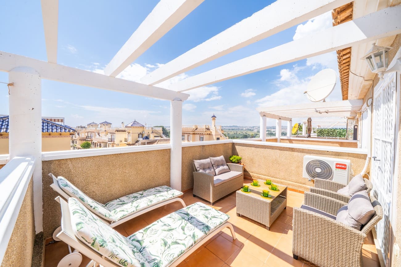 4 soverom Hus til salgs i Orihuela Costa med svømmebasseng garasje - € 220 000 (Ref: 9042225)