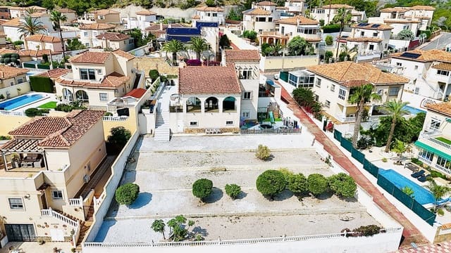 5 bedroom Villa for sale in San Miguel de Salinas with garage - € 599,999 (Ref: 9042230)