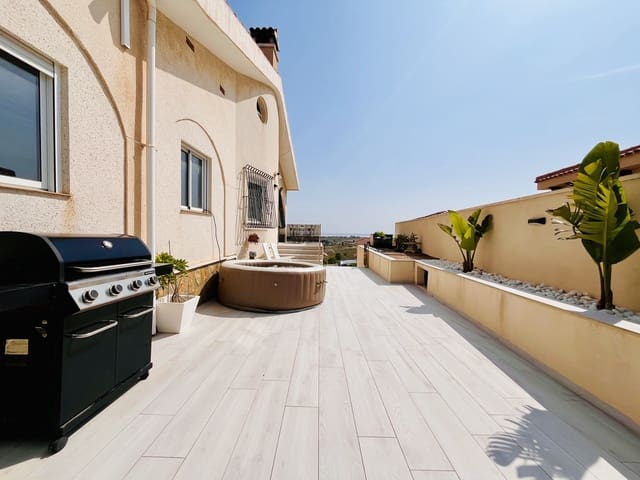 5 bedroom Villa for sale in San Miguel de Salinas with garage - € 599,999 (Ref: 9042230)