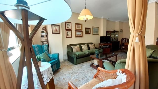 4 soveværelse Lejlighed til salg i Centro - Muelle Pesquero, Torrevieja - € 285.000 (Ref: 9048766)