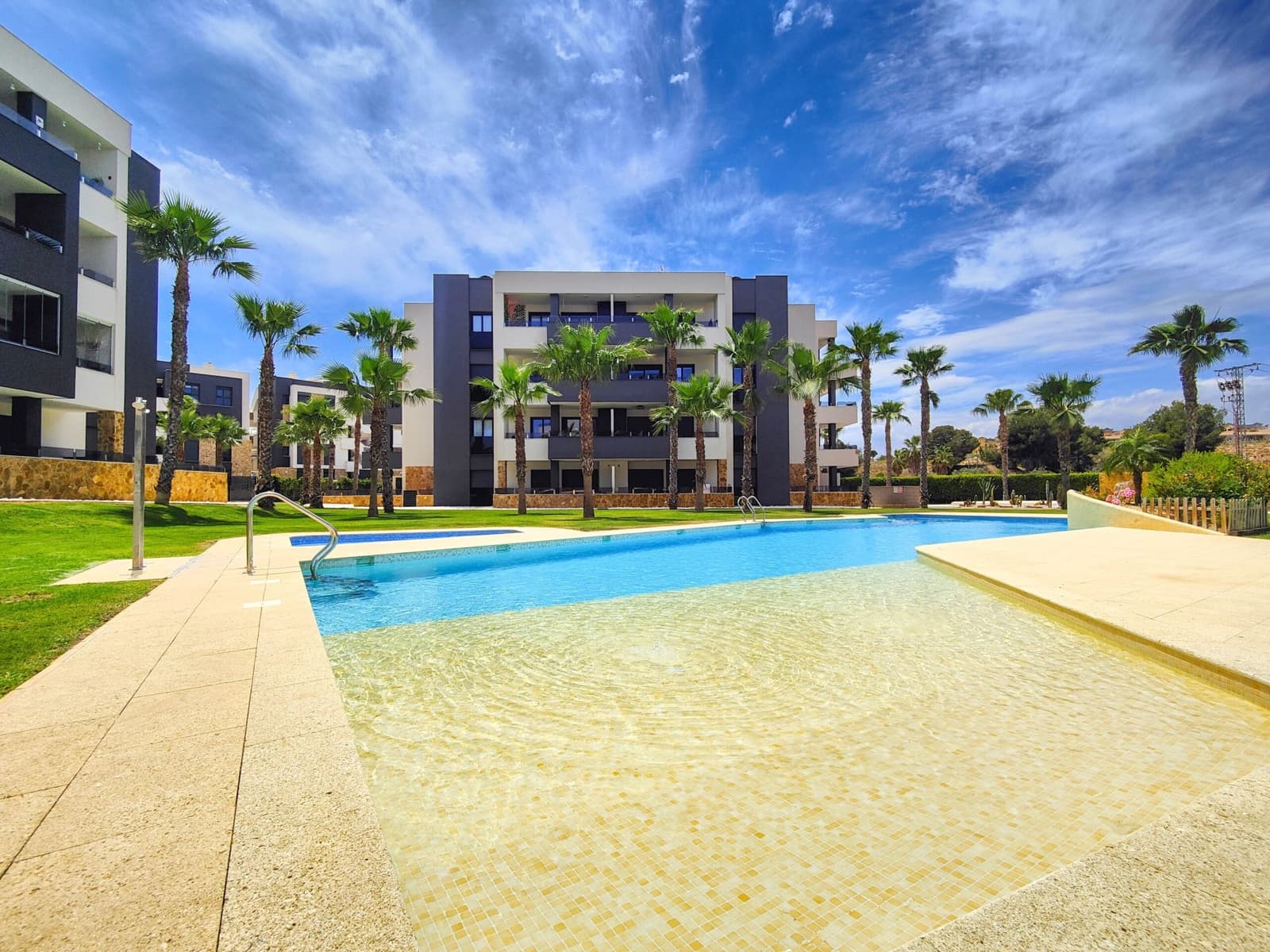 2 soveværelse Lejlighed til salg i Orihuela Costa med swimmingpool - € 269.000 (Ref: 9048779)