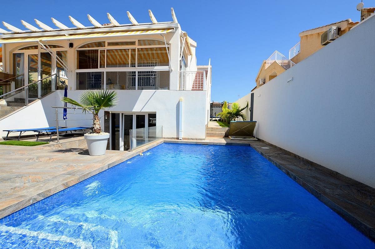 Chalet de 3 habitaciones en Los Altos en venta con piscina - 350.000 € (Ref: 9048785)