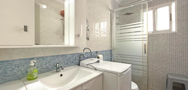 Ático de 2 habitaciones en Torrevieja en venta con piscina - 159.900 € (Ref: 9051023)
