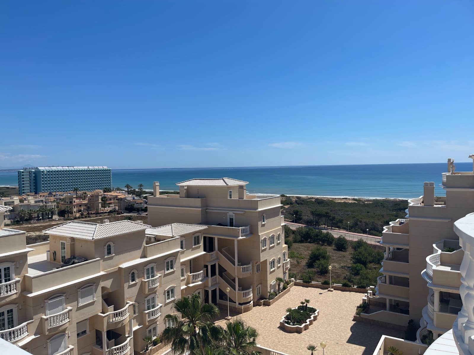 3 bedroom Apartment for sale in Guardamar del Segura - € 389,000 (Ref: 9062342)