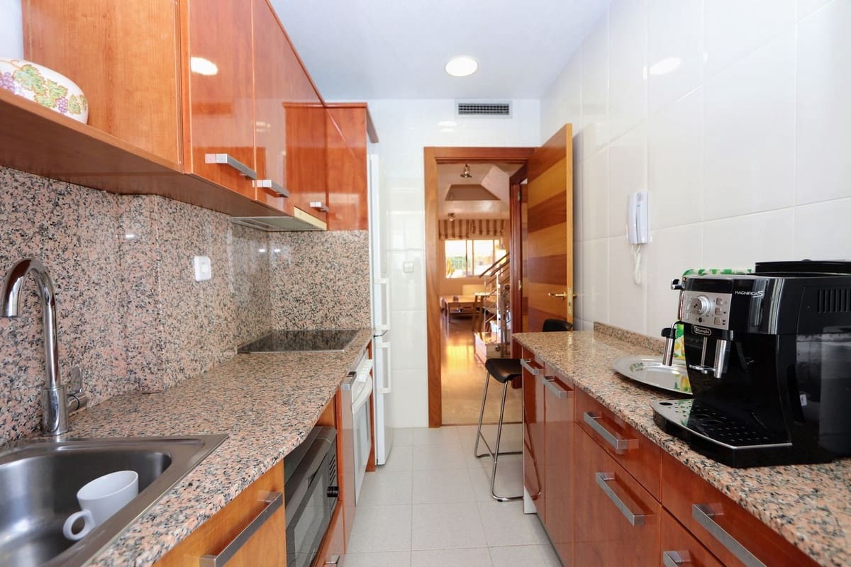 3 bedroom Townhouse for sale in Los Alcazares with garage - € 310,000 (Ref: 9062346)