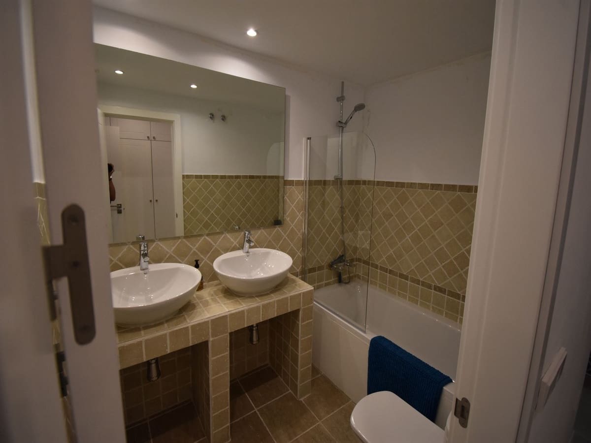 Apartamento de 2 habitaciones en New Golden Mile en venta con piscina garaje - 365.000 € (Ref: 9073353)