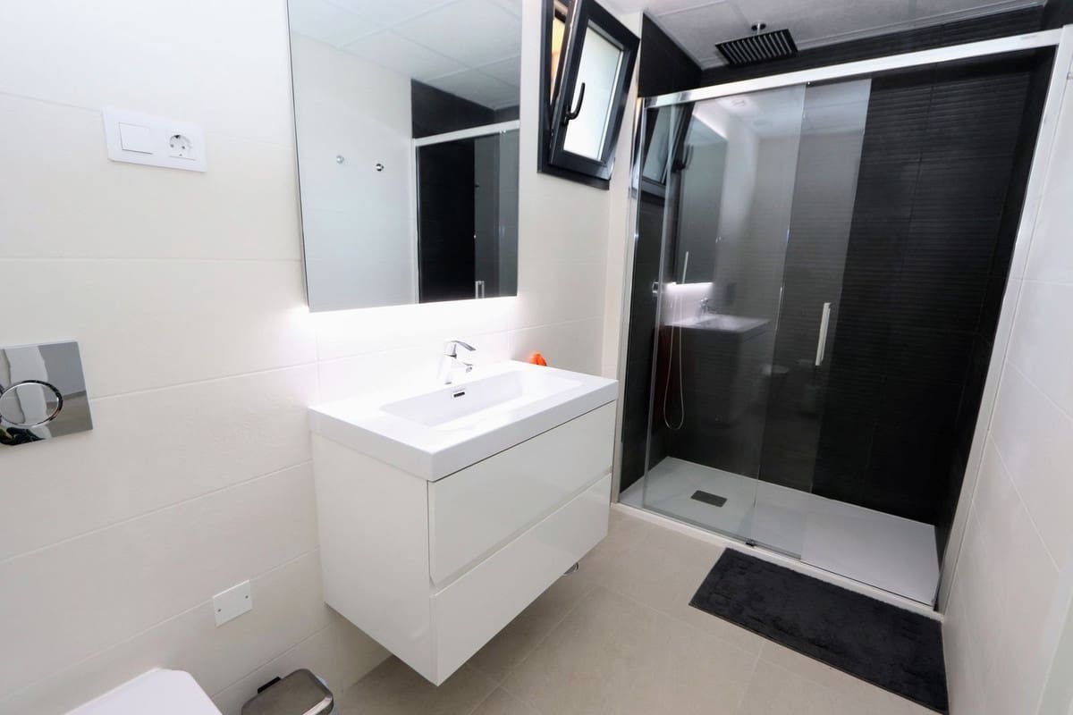 3 bedroom Apartment for sale in Playa Flamenca with pool - € 410,000 (Ref: 9073364)