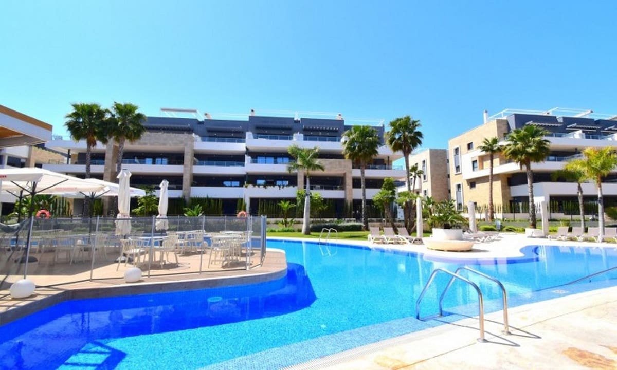 3 bedroom Apartment for sale in Playa Flamenca with pool - € 410,000 (Ref: 9073364)