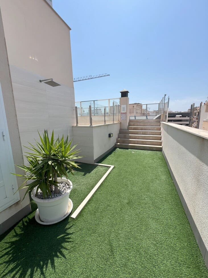 2 bedroom Apartment for sale in Torrevieja with pool - € 259,000 (Ref: 9073371)