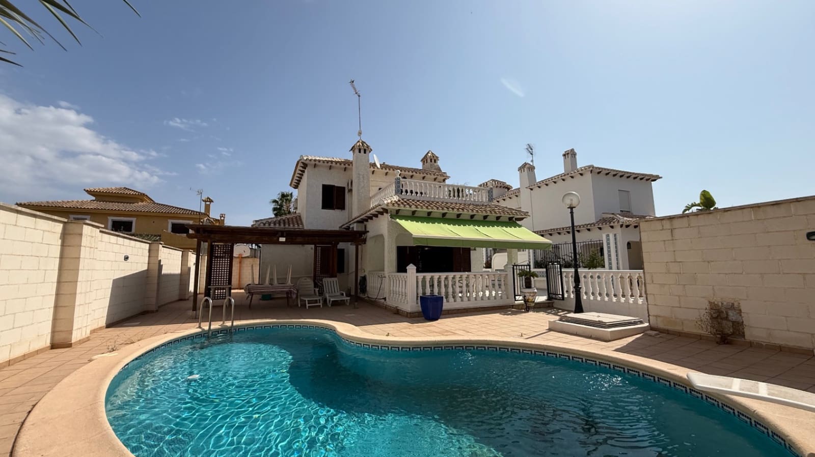 4 Zimmer Villa zu verkaufen in Orihuela mit Garage - 585.000 € (Ref: 9073379)
