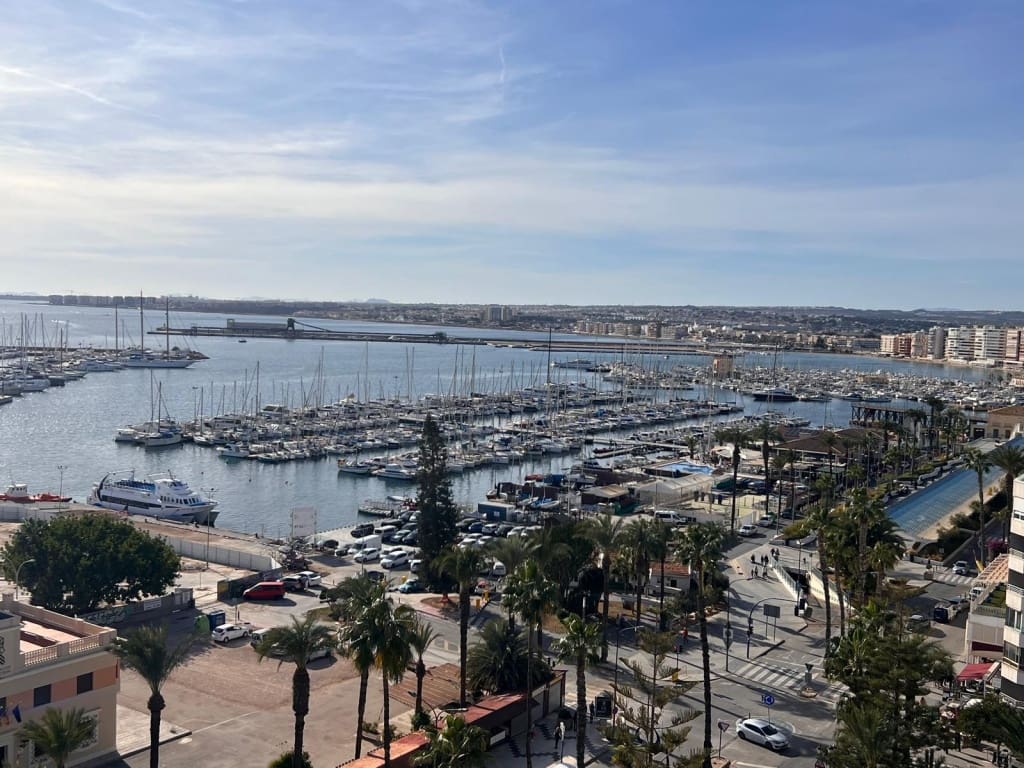 2 sovrum Lägenhet till salu i Torrevieja - 340 000 € (Ref: 9073381)