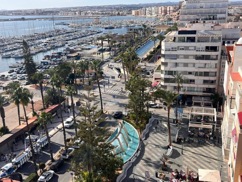 2 sovrum Lägenhet till salu i Torrevieja - 340 000 € (Ref: 9073381)