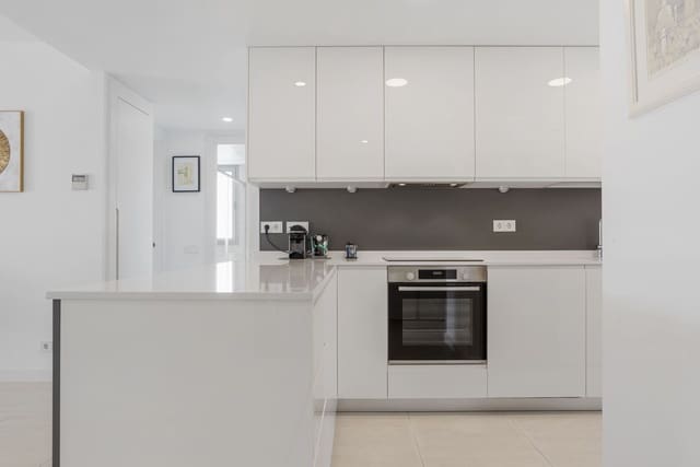 Ático de 2 habitaciones en El Velerín, Estepona en venta - 495.000 € (Ref: 9073417)