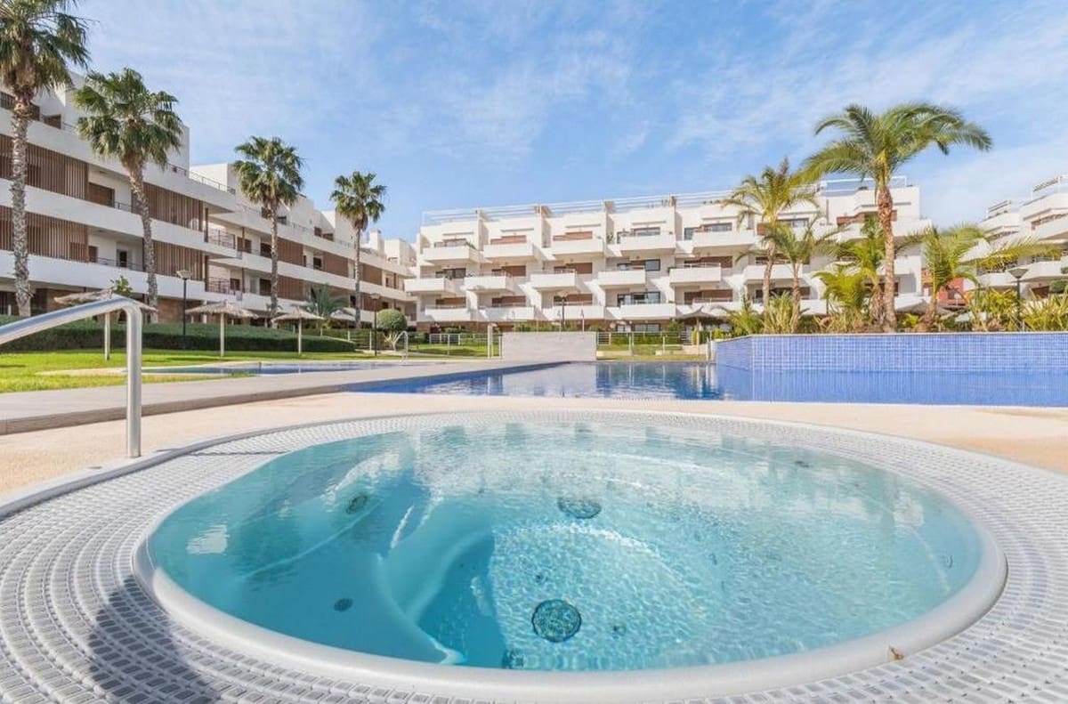 2 soverom Leilighet til salgs i Orihuela Costa med svømmebasseng garasje - € 236 000 (Ref: 9075097)