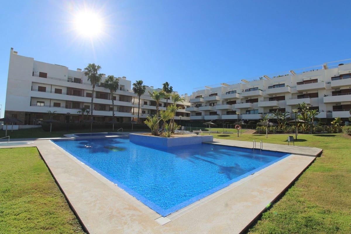2 soverom Leilighet til salgs i Orihuela Costa med svømmebasseng garasje - € 236 000 (Ref: 9075097)