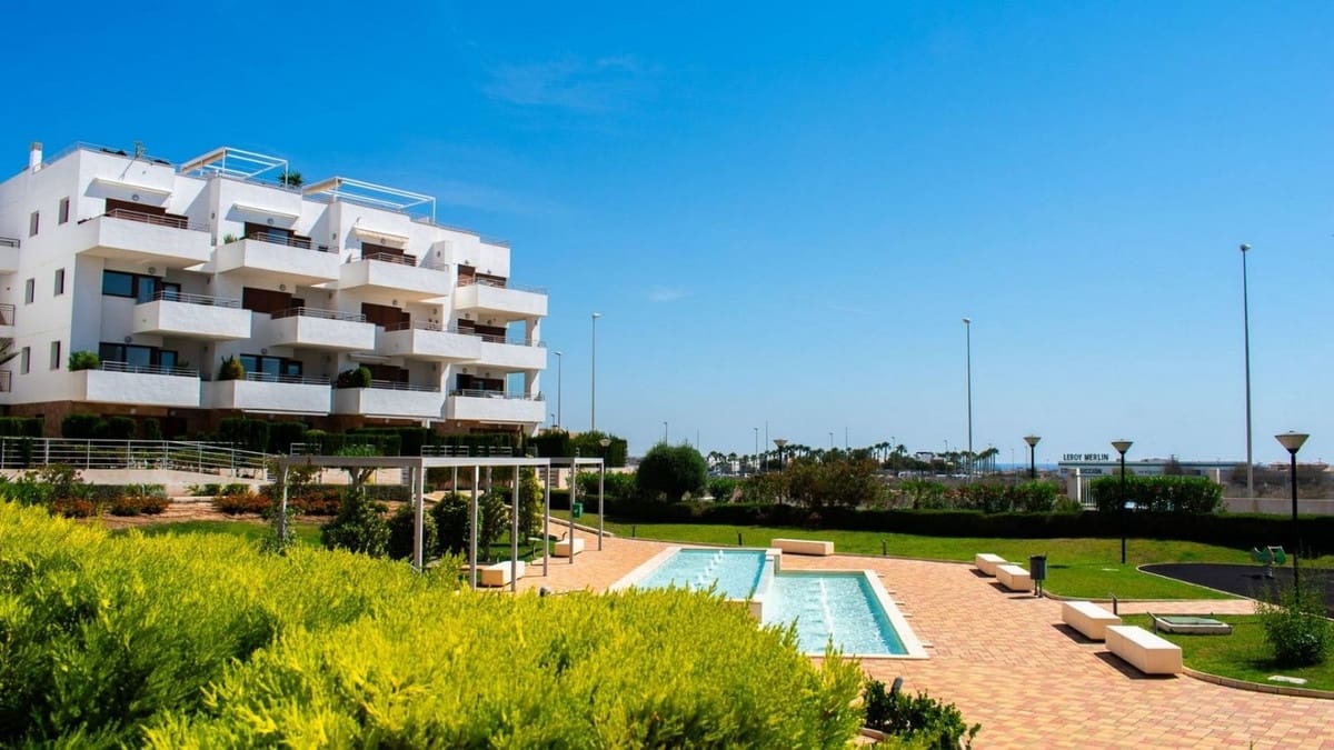 2 soverom Leilighet til salgs i Orihuela Costa med svømmebasseng garasje - € 236 000 (Ref: 9075097)