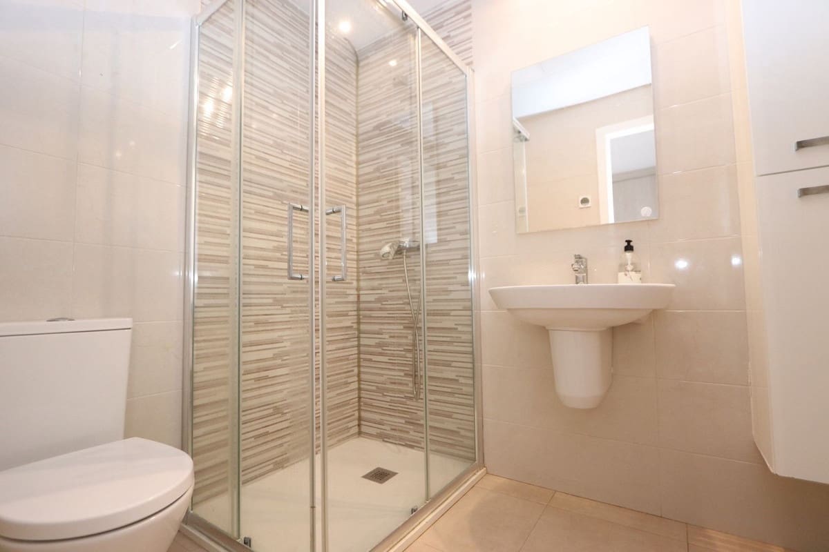 2 sypialnia Apartament na sprzedaż w Miasto Alicante / Alacant z basenem garażem - 236 000 € (Ref: 9075097)