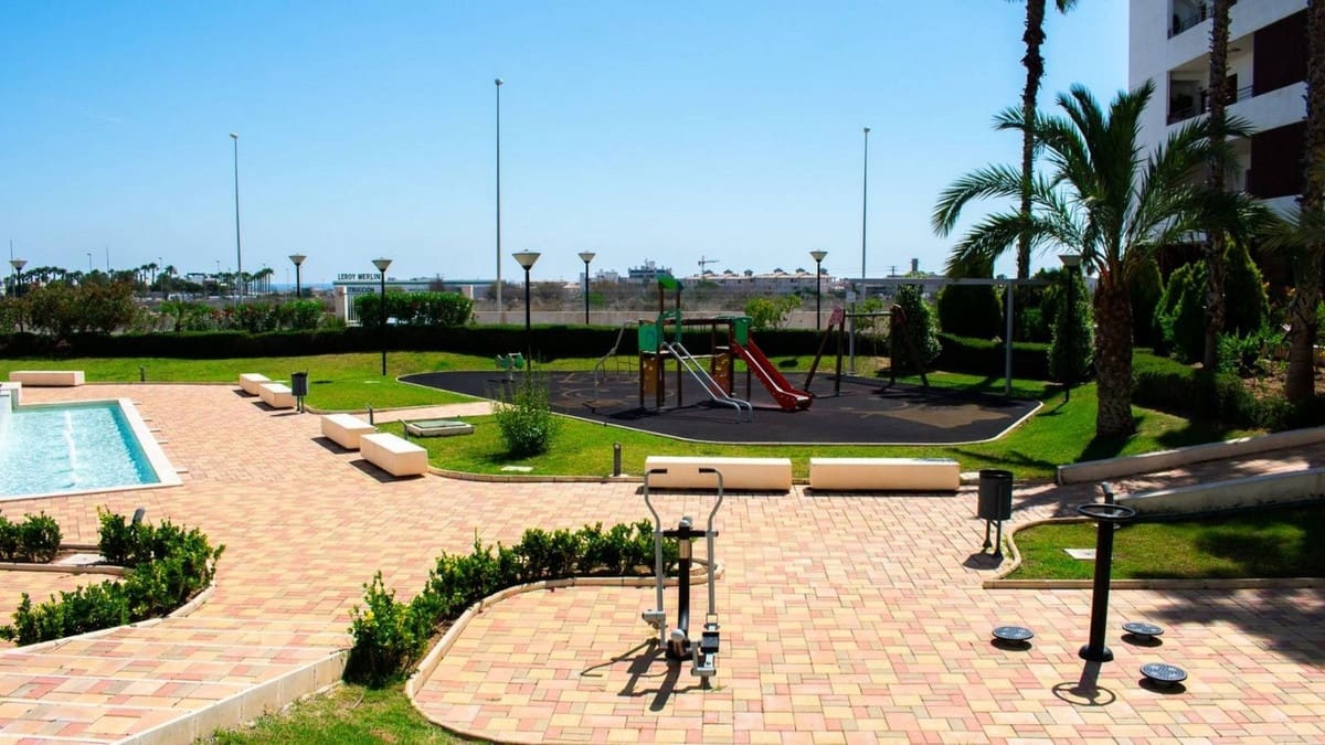 2 sypialnia Apartament na sprzedaż w Miasto Alicante / Alacant z basenem garażem - 236 000 € (Ref: 9075097)