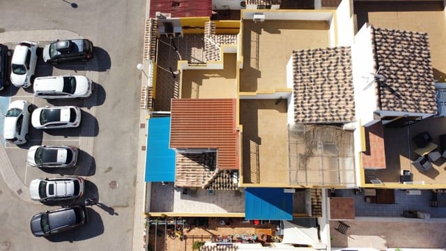 4 soveværelse Semi-Rækkehus til salg i Torrevieja med swimmingpool - € 219.000 (Ref: 9076285)