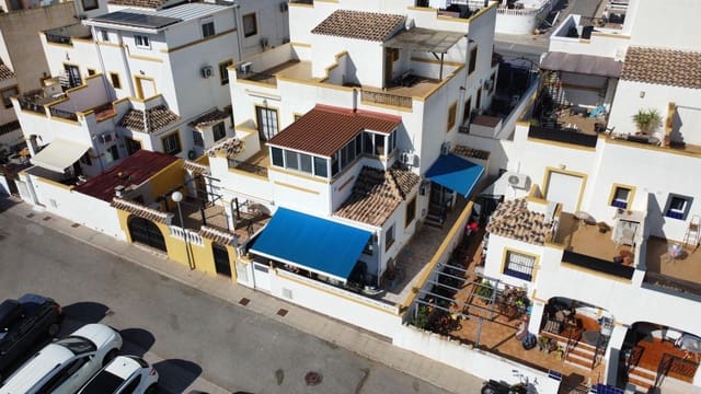 4 soveværelse Semi-Rækkehus til salg i Torrevieja med swimmingpool - € 219.000 (Ref: 9076285)