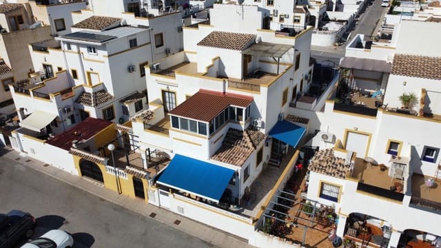 4 bedroom Semi-detached Villa for sale in Torrevieja with pool - € 209,900 (Ref: 9076285)