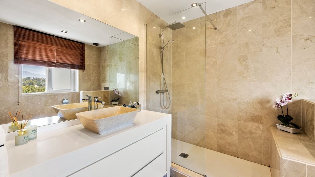 5 soverom Villa til salgs i Marbella med garasje - € 1 999 000 (Ref: 9100746)