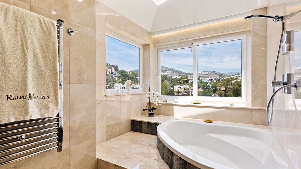 5 soverom Villa til salgs i Marbella med garasje - € 1 999 000 (Ref: 9100746)