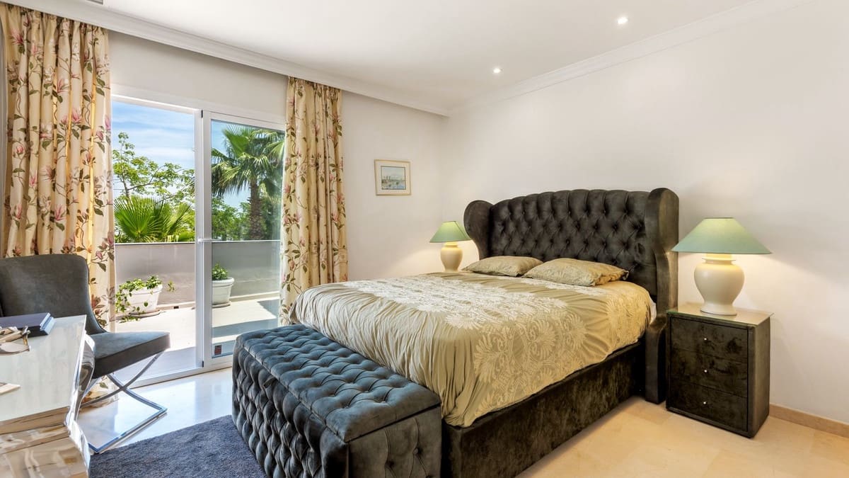 5 soverom Villa til salgs i Marbella med garasje - € 1 999 000 (Ref: 9100746)