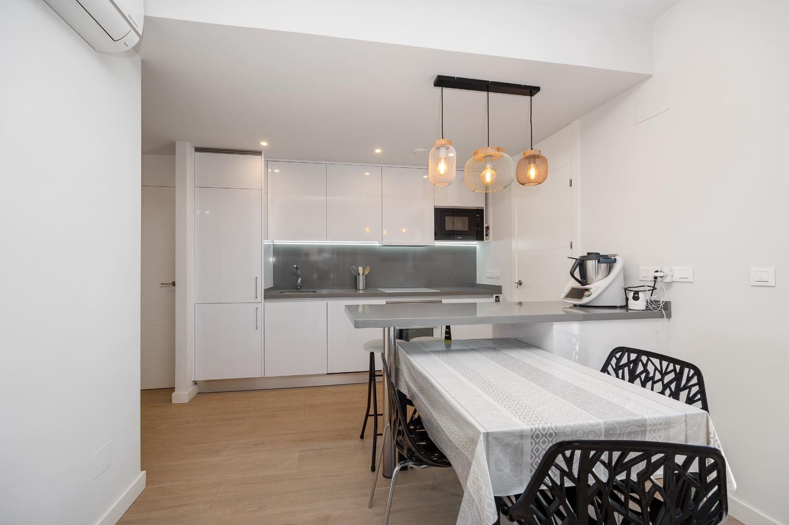 2 makuuhuone Huoneisto myytävänä paikassa Orihuela Costa mukana uima-altaan - 285 000 € (Ref: 9102880)