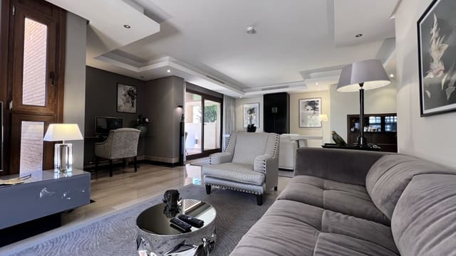 1 sovrum Lägenhet till salu i El Padrón, Estepona - 550 000 € (Ref: 9102894)