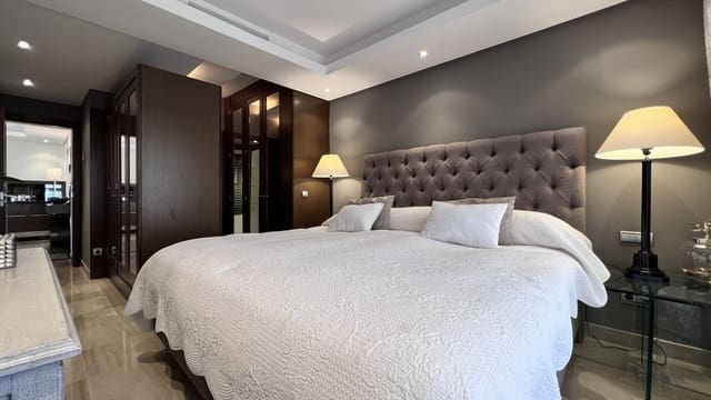 1 sovrum Lägenhet till salu i El Padrón, Estepona - 550 000 € (Ref: 9102894)