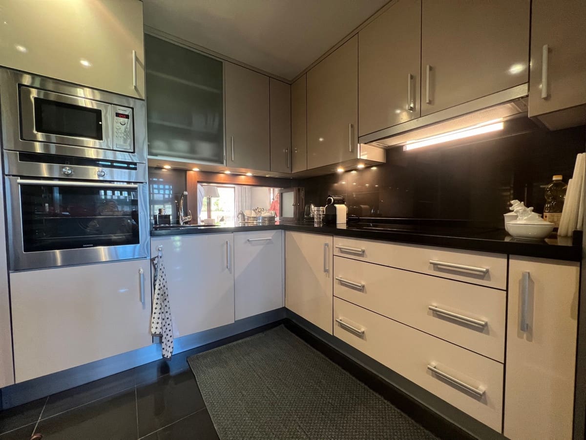 1 soverom Leilighet til salgs i Estepona - € 550 000 (Ref: 9102894)