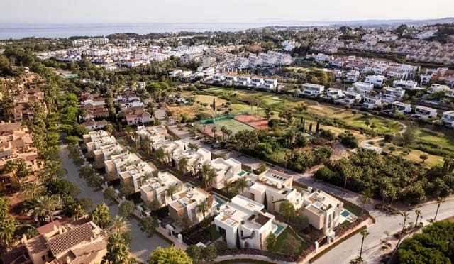 5 bedroom Villa for sale in El Paraiso, Estepona with pool - € 1,950,000 (Ref: 9110287)