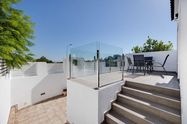 Chalet de 2 habitaciones en Aguas Nuevas, Torrevieja en venta con piscina - 290.000 € (Ref: 9110292)