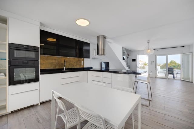 Chalet de 2 habitaciones en Aguas Nuevas, Torrevieja en venta con piscina - 290.000 € (Ref: 9110292)