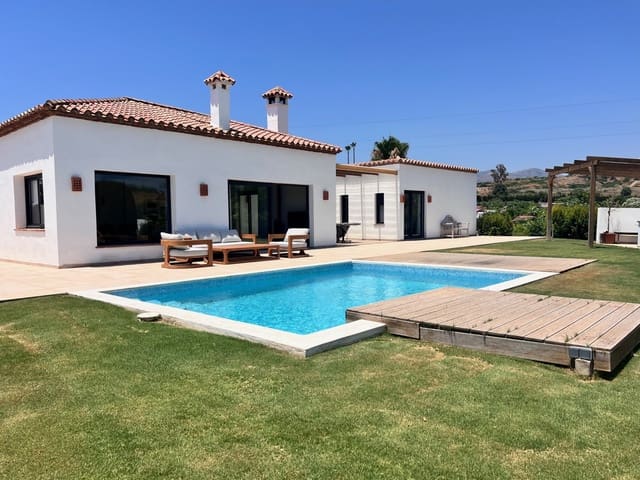 3 sypialnia Willa na sprzedaż w Zona Calvario, Estepona z garażem - 1 395 000 € (Ref: 9110295)