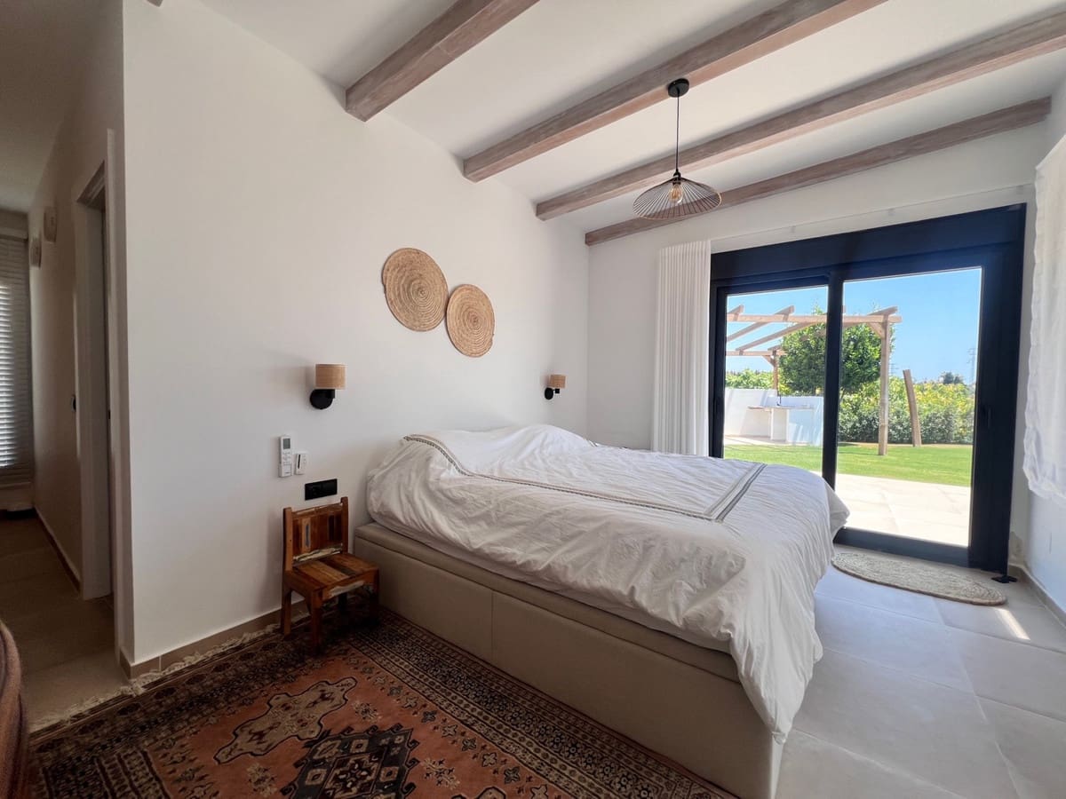 Chalet de 3 habitaciones en Estepona en venta con garaje - 1.395.000 € (Ref: 9110295)